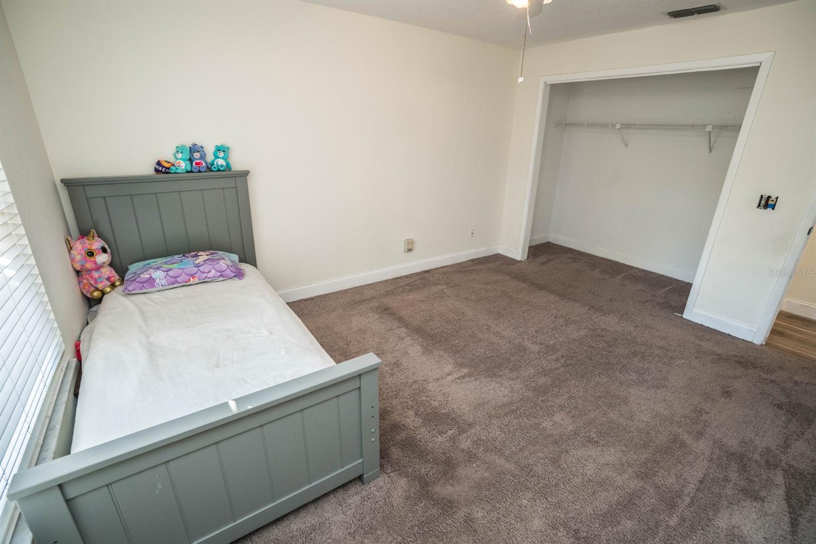8615 GREENFIELD LN, ZEPHYRHILLS, FL, 33541