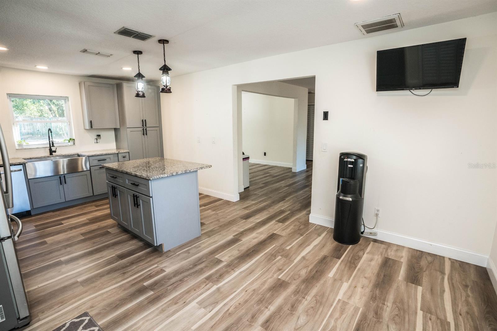 8615 GREENFIELD LN, ZEPHYRHILLS, FL, 33541