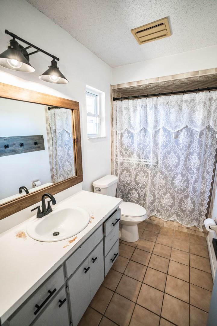 8615 GREENFIELD LN, ZEPHYRHILLS, FL, 33541