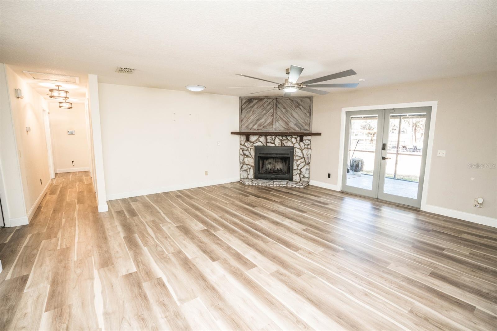 8615 GREENFIELD LN, ZEPHYRHILLS, FL, 33541