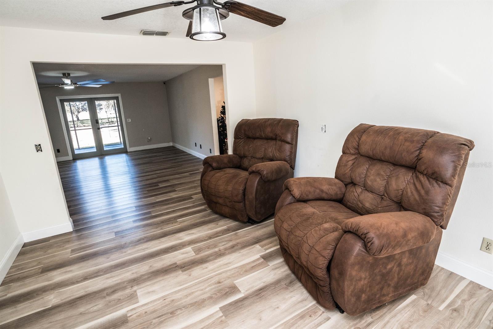 8615 GREENFIELD LN, ZEPHYRHILLS, FL, 33541