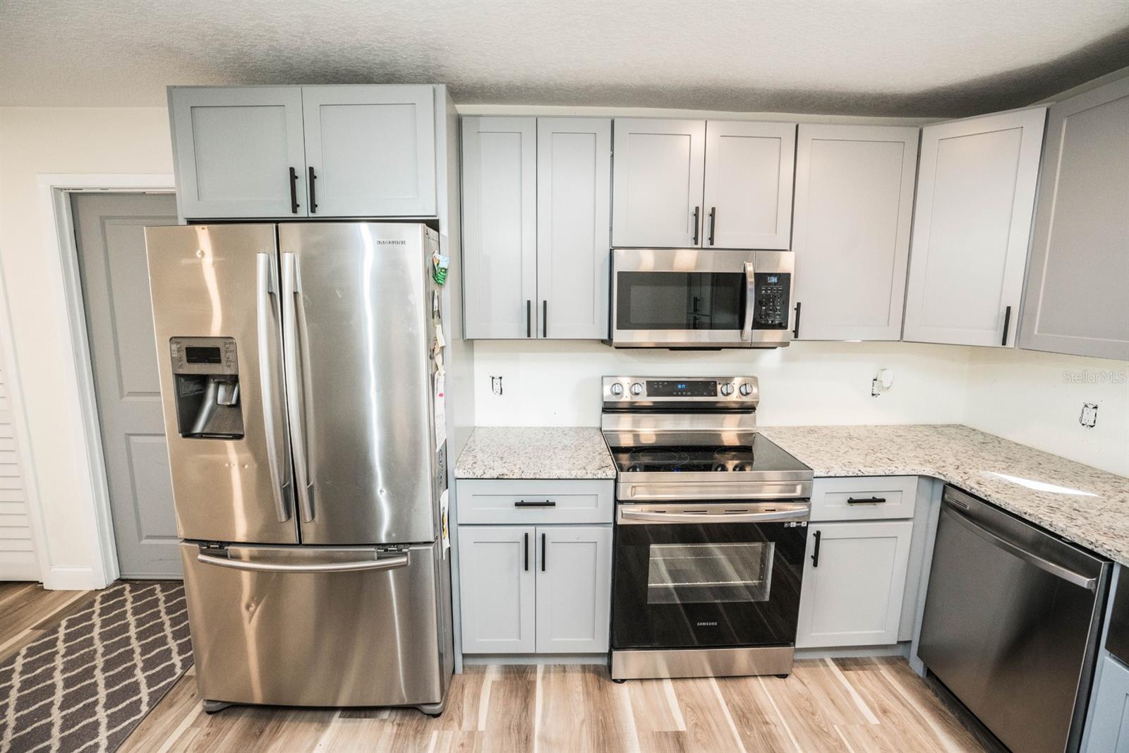 8615 GREENFIELD LN, ZEPHYRHILLS, FL, 33541