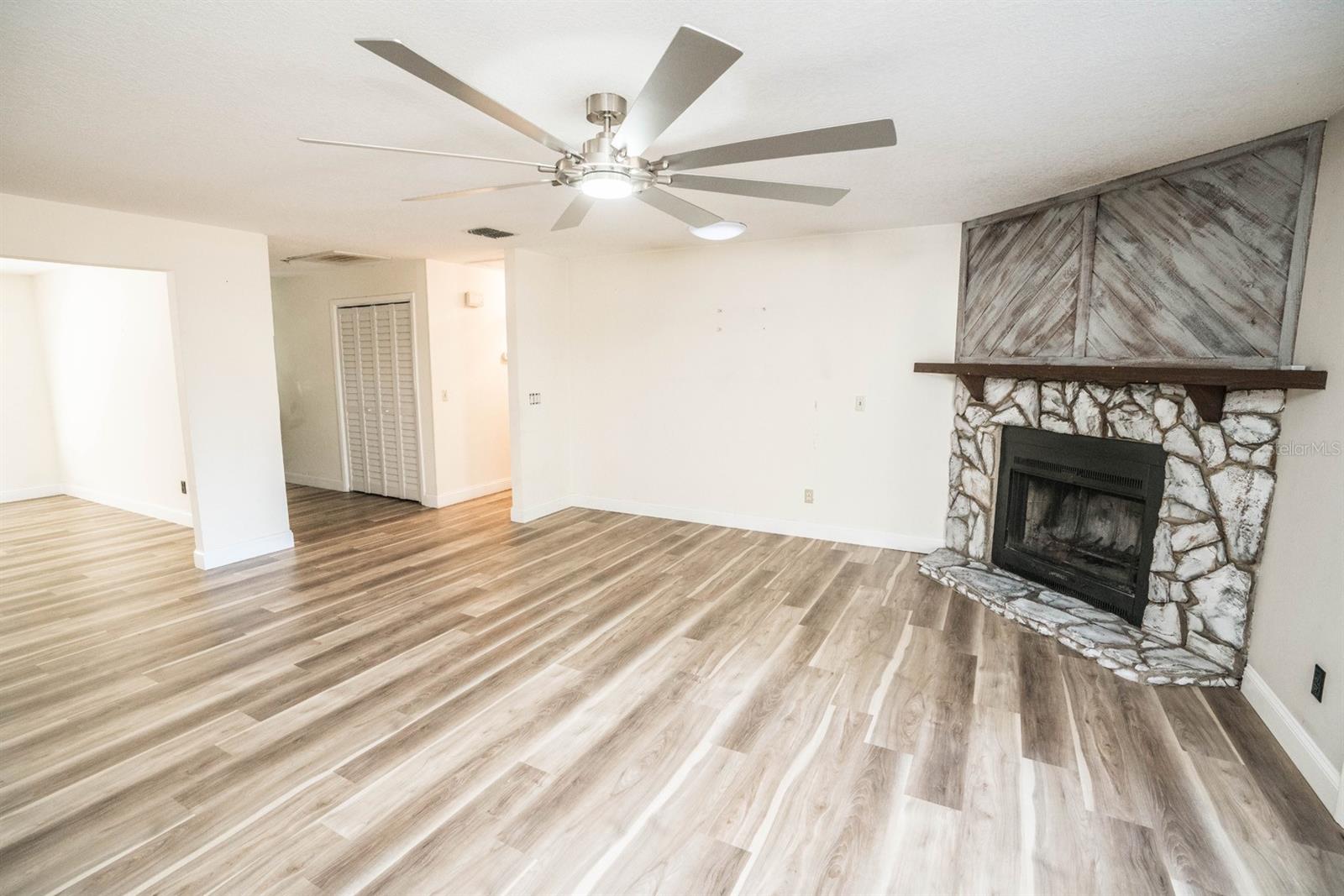 8615 GREENFIELD LN, ZEPHYRHILLS, FL, 33541