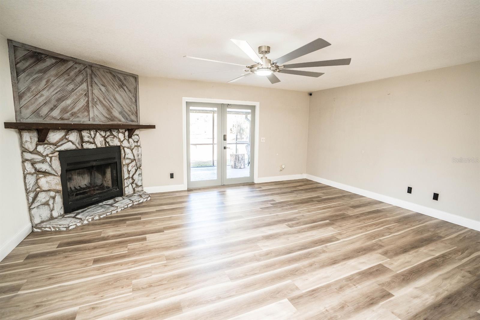 8615 GREENFIELD LN, ZEPHYRHILLS, FL, 33541