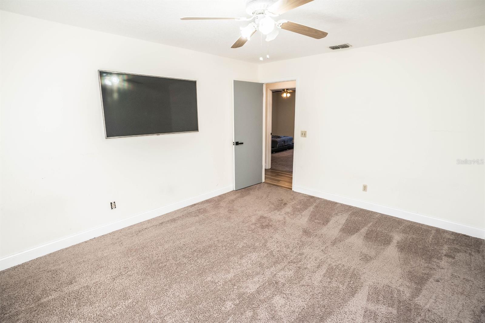 8615 GREENFIELD LN, ZEPHYRHILLS, FL, 33541