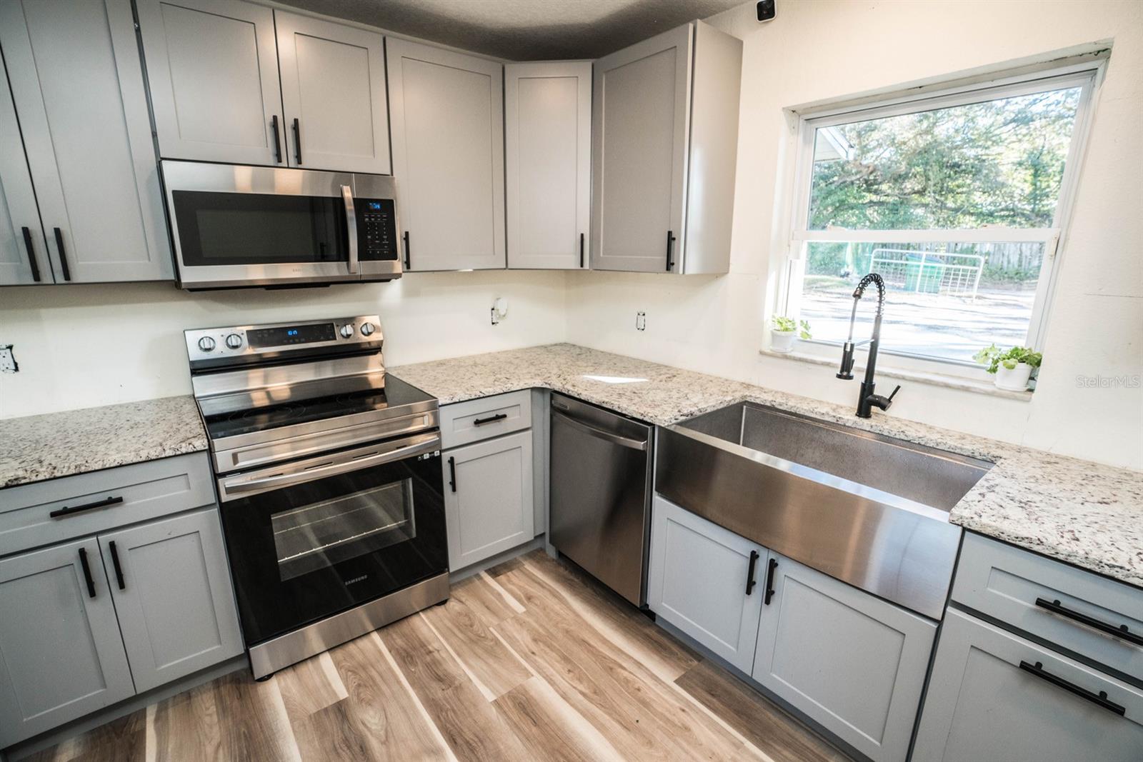 8615 GREENFIELD LN, ZEPHYRHILLS, FL, 33541