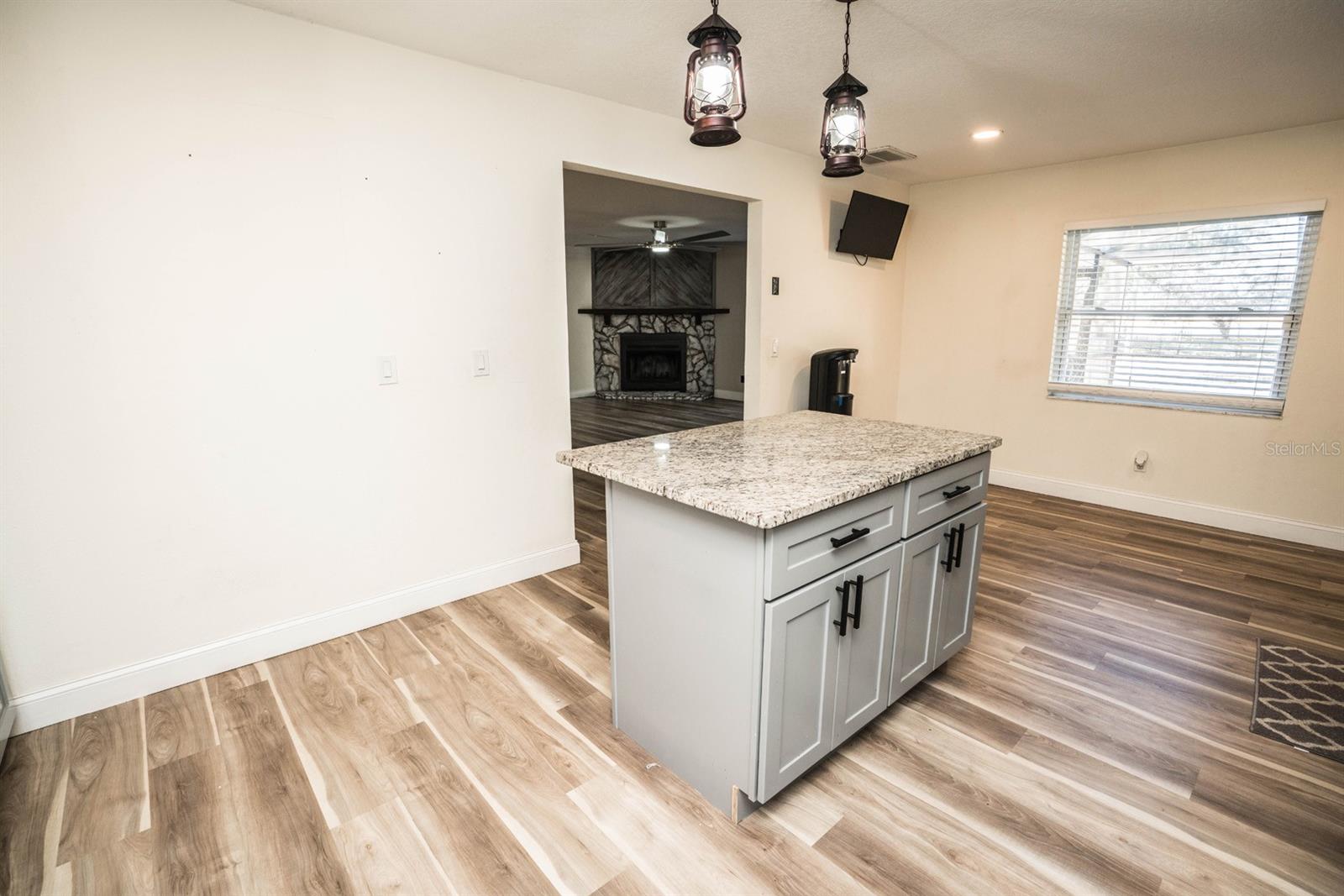 8615 GREENFIELD LN, ZEPHYRHILLS, FL, 33541