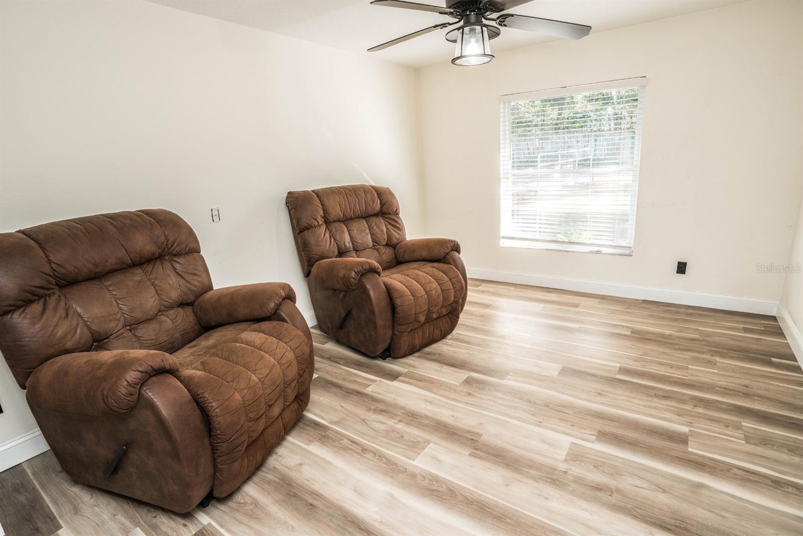 8615 GREENFIELD LN, ZEPHYRHILLS, FL, 33541