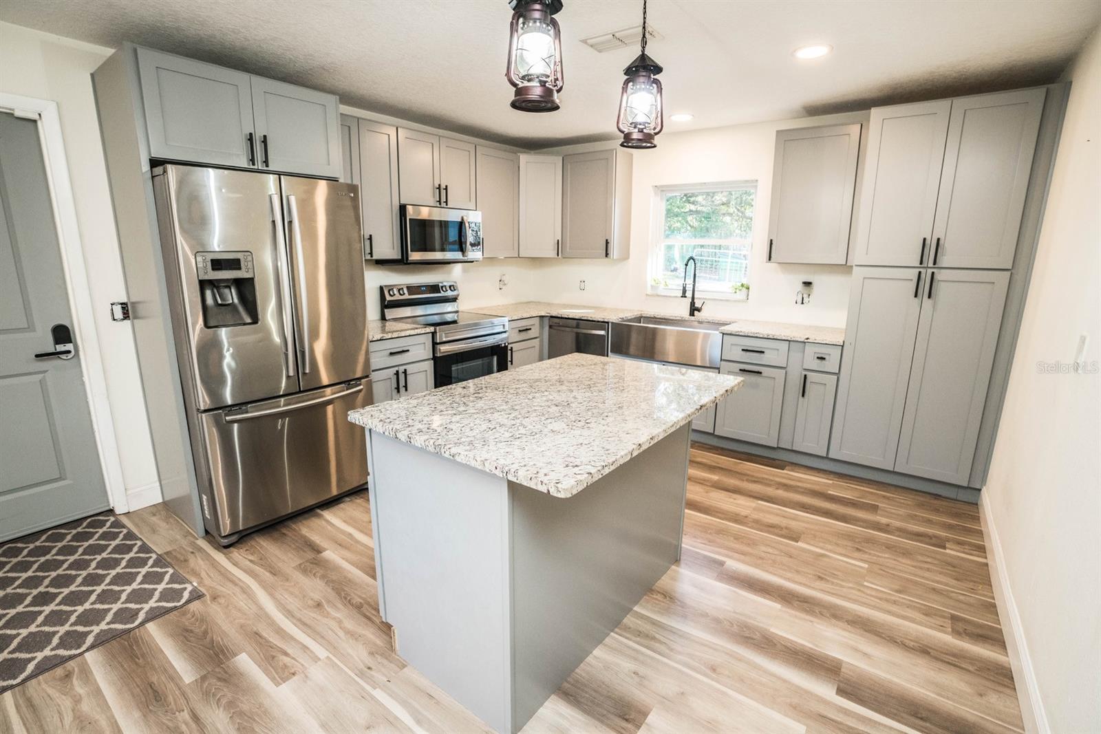 8615 GREENFIELD LN, ZEPHYRHILLS, FL, 33541