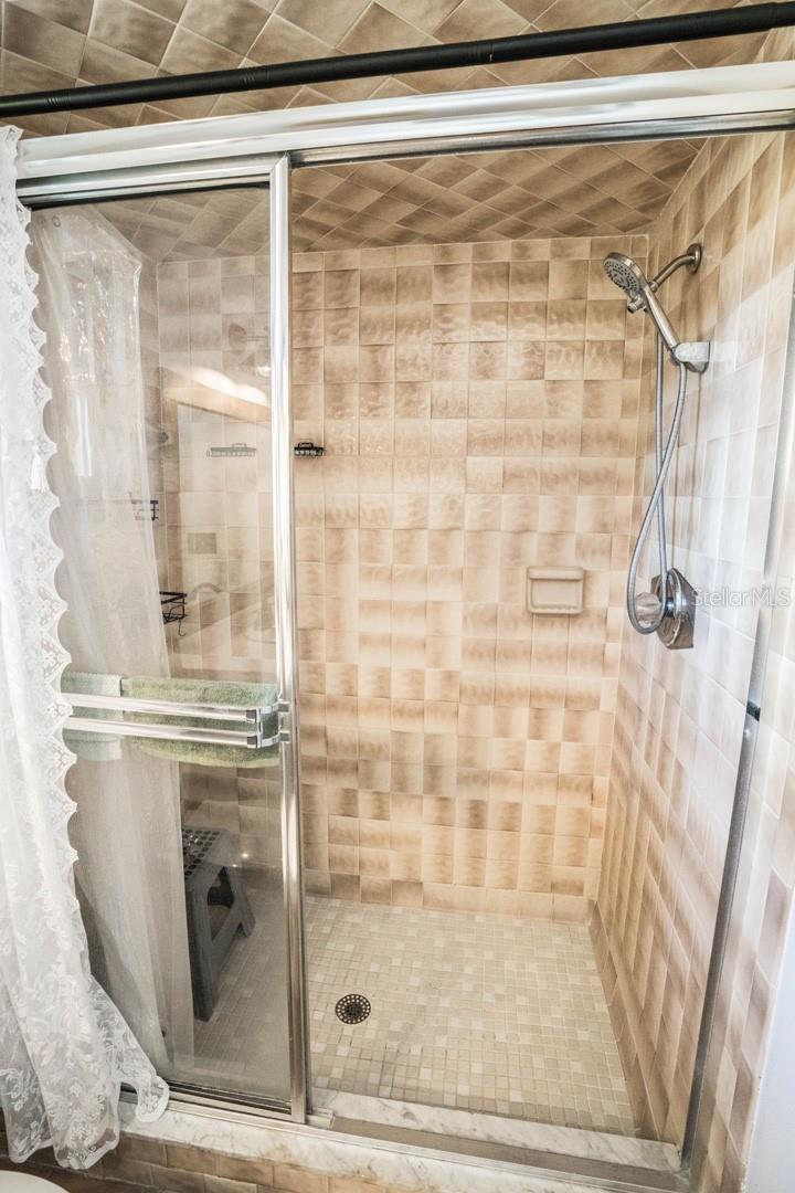 8615 GREENFIELD LN, ZEPHYRHILLS, FL, 33541