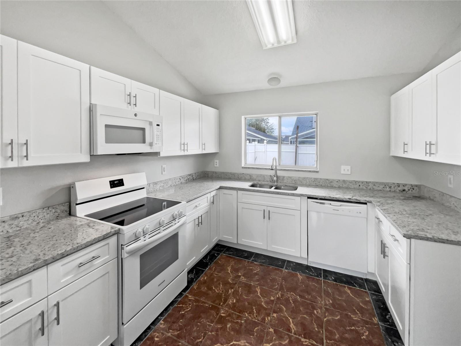 8813 PARLIAMENT CT, KISSIMMEE, FL, 34747