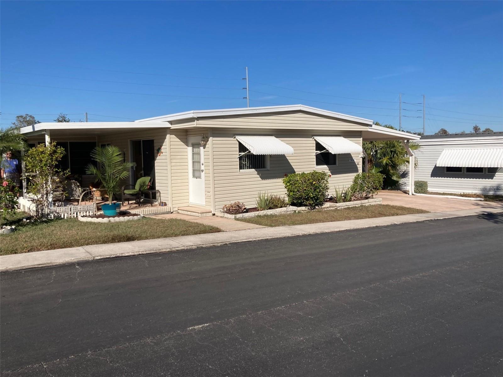 TB8342016 Property Photo