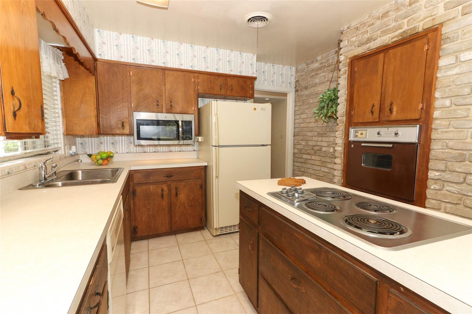 2201 SUNDERLAND RD, MAITLAND, FL, 32751
