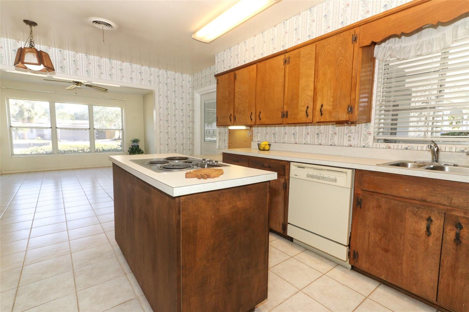 2201 SUNDERLAND RD, MAITLAND, FL, 32751