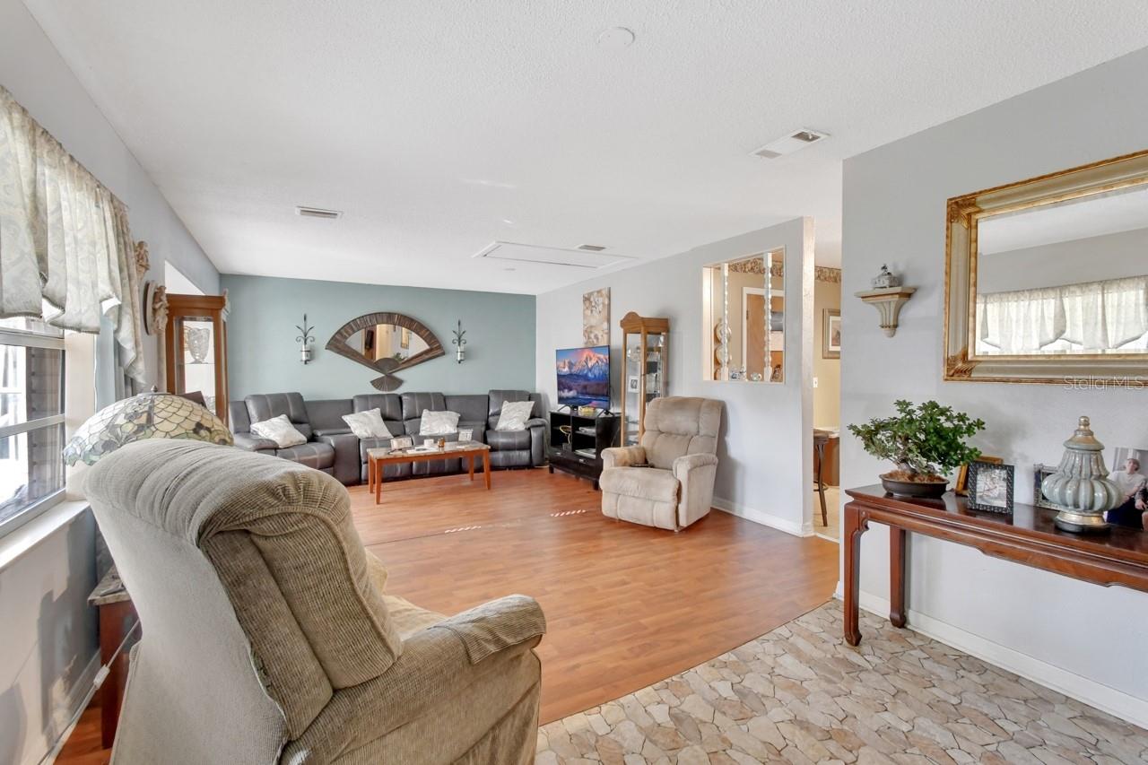 1050 TAPPAN CIR, ORANGE CITY, FL, 32763