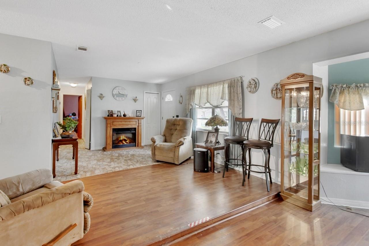 1050 TAPPAN CIR, ORANGE CITY, FL, 32763
