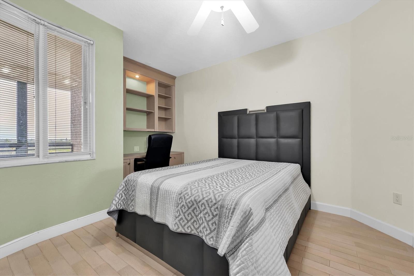 4750 DOLPHIN CAY LN S #604, ST PETERSBURG, FL, 33711
