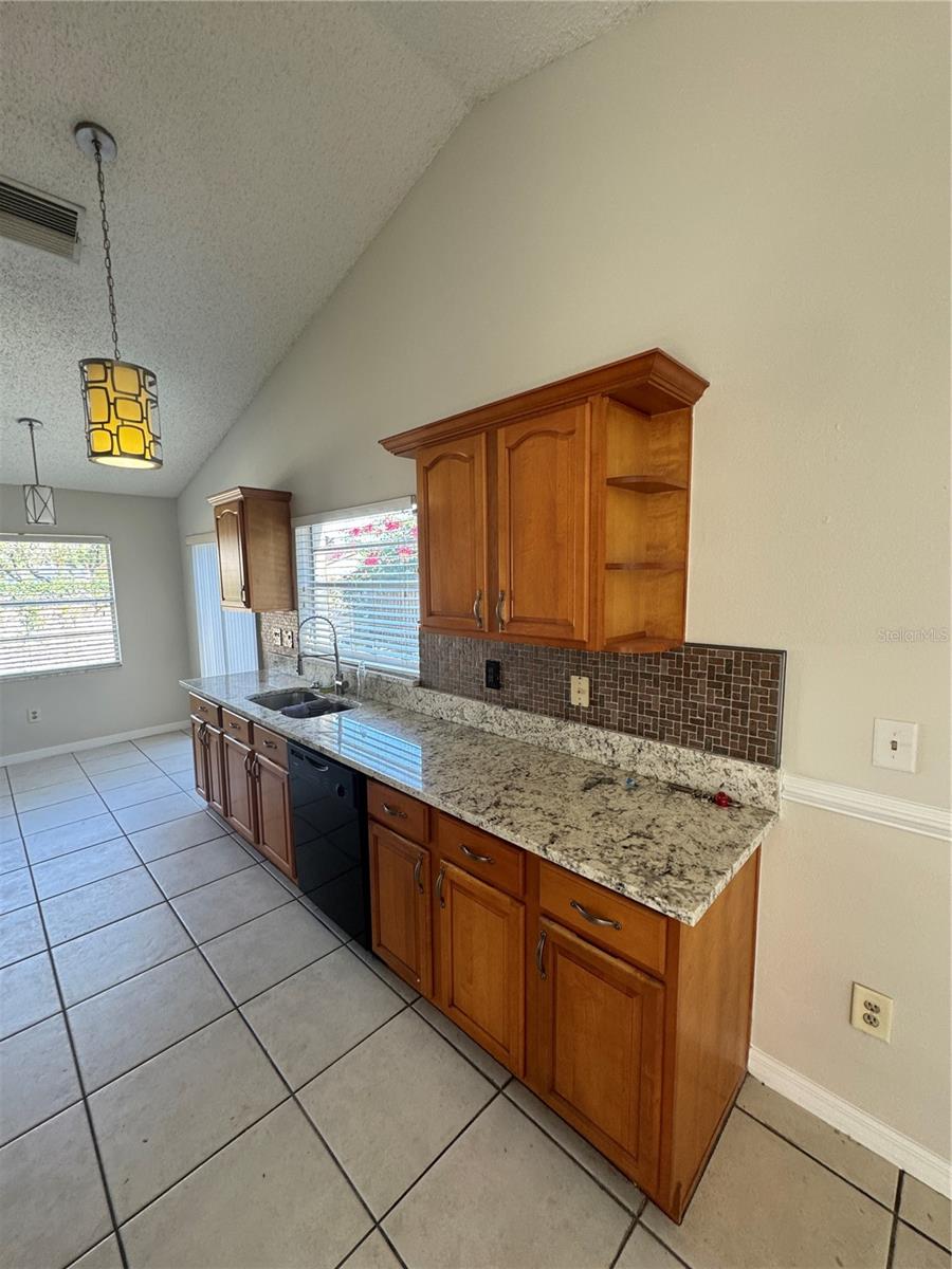 1302 MOHRLAKE DR, BRANDON, FL, 33511