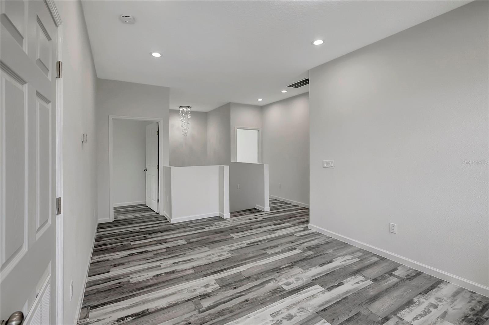 11926 RIVERHILLS DR, TAMPA, FL, 33617