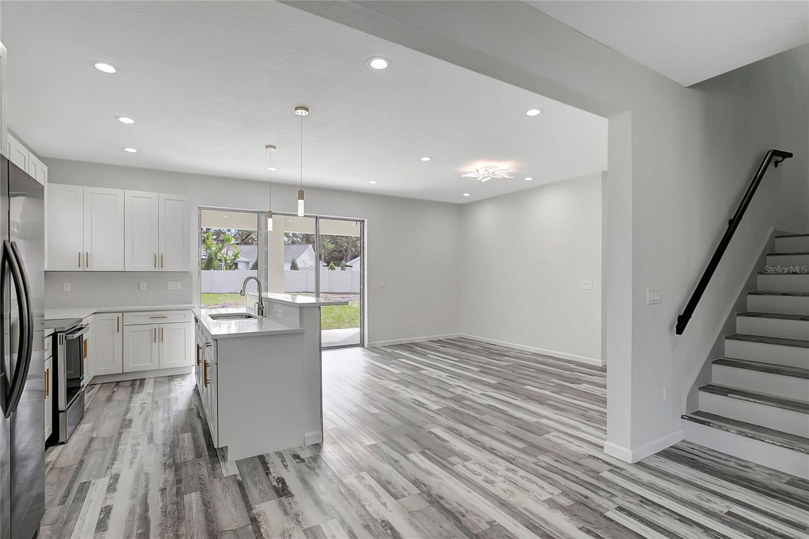11926 RIVERHILLS DR, TAMPA, FL, 33617