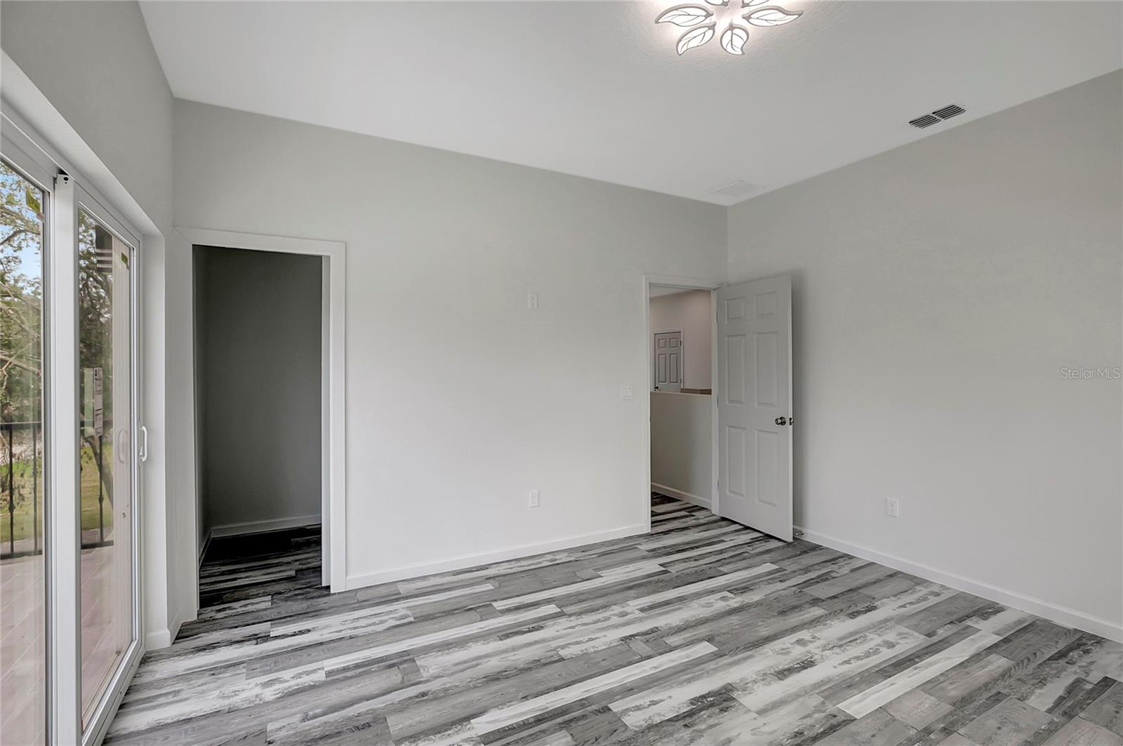 11926 RIVERHILLS DR, TAMPA, FL, 33617
