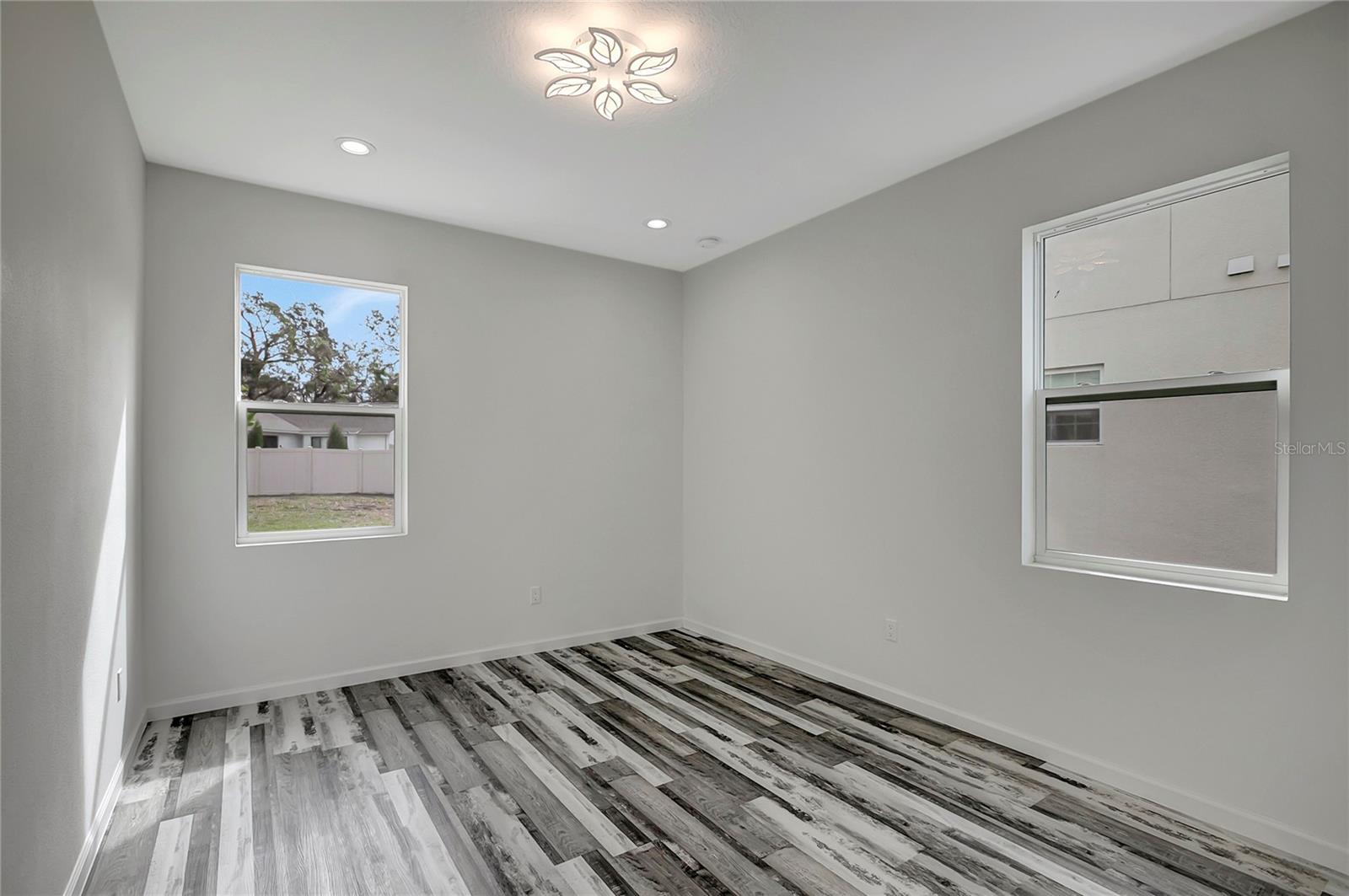 11926 RIVERHILLS DR, TAMPA, FL, 33617