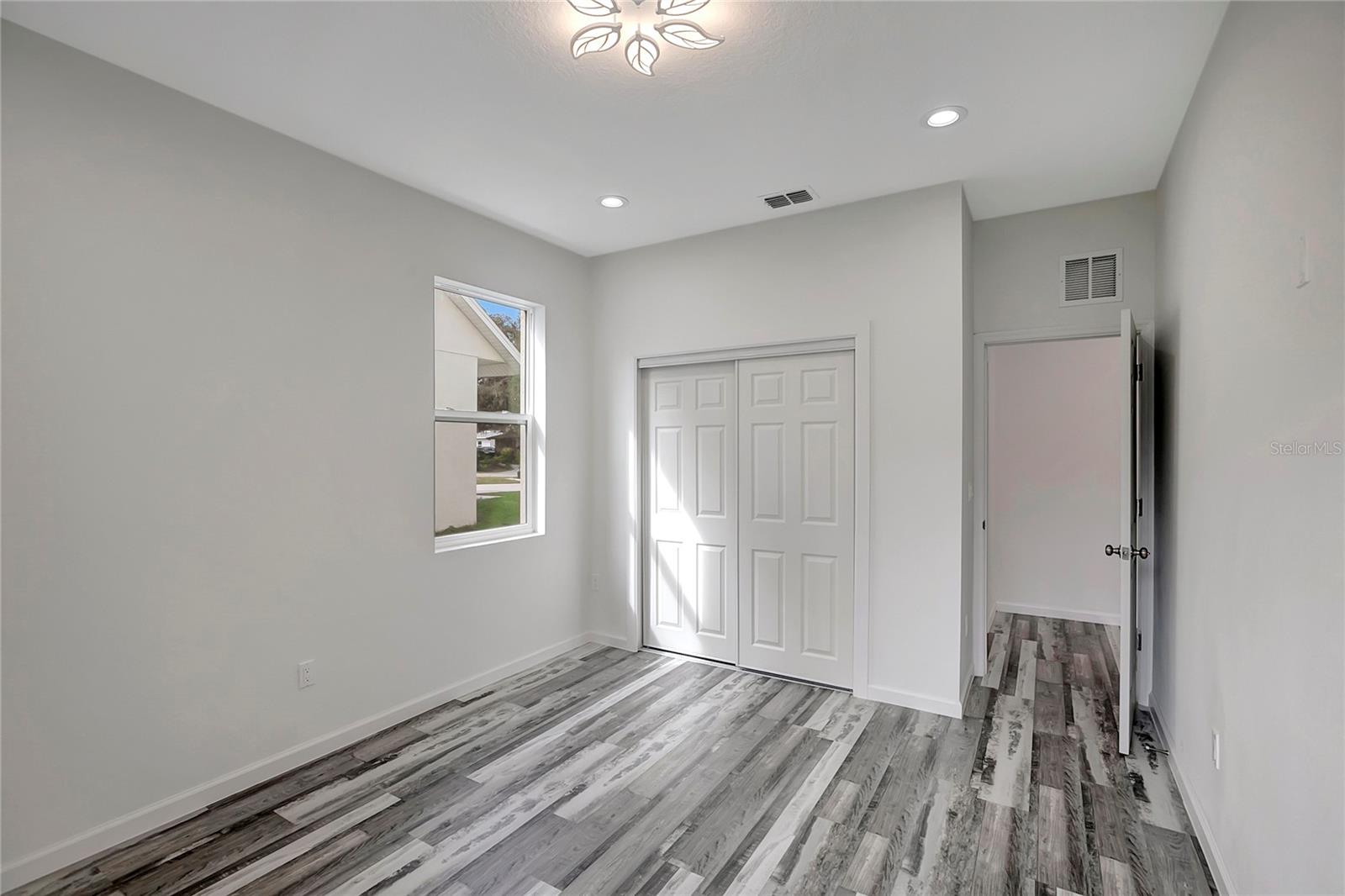 11926 RIVERHILLS DR, TAMPA, FL, 33617
