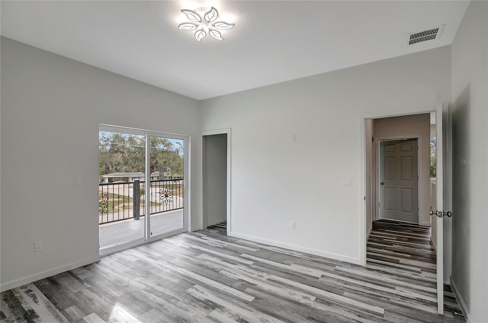 11926 RIVERHILLS DR, TAMPA, FL, 33617