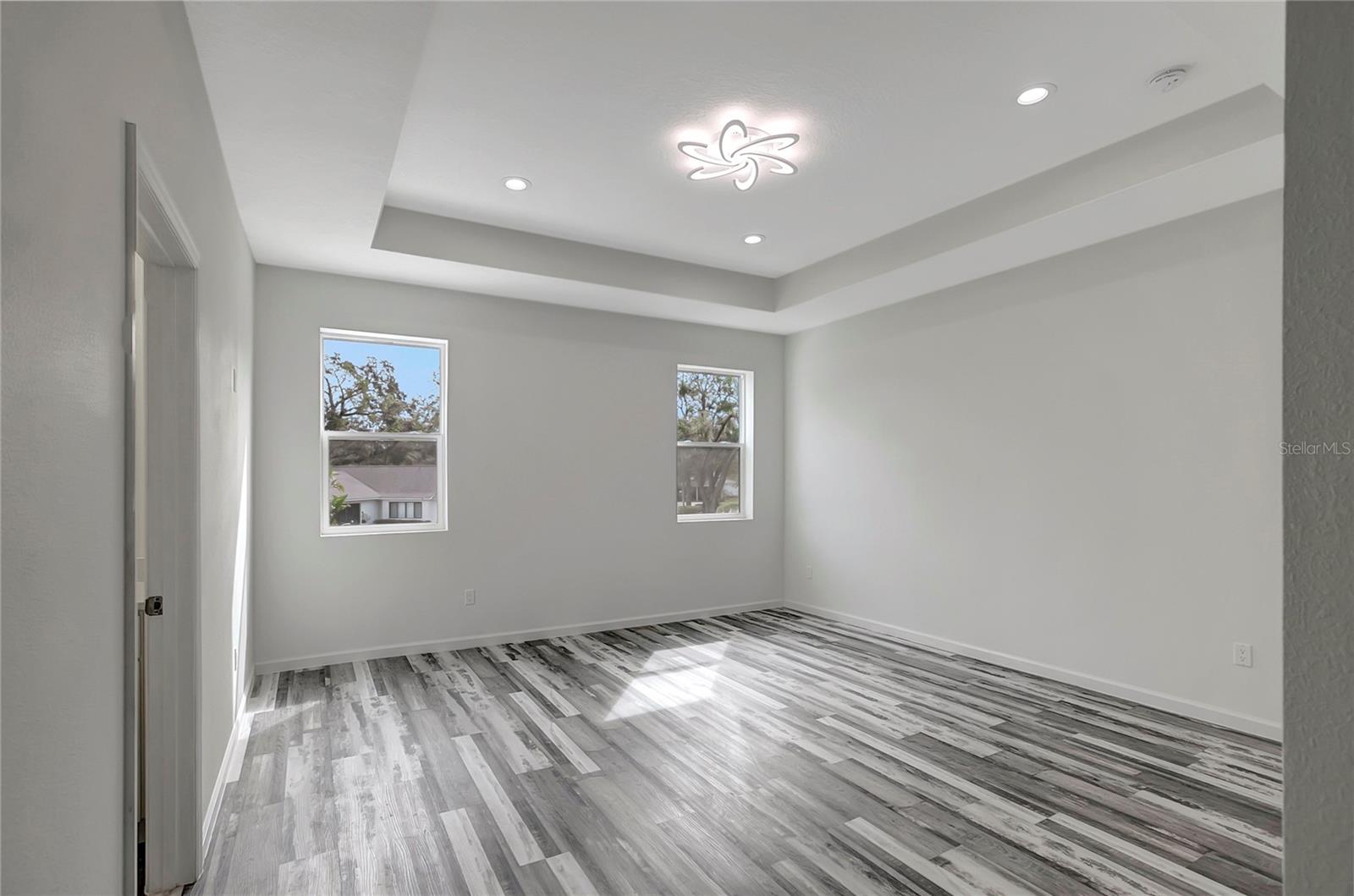 11926 RIVERHILLS DR, TAMPA, FL, 33617