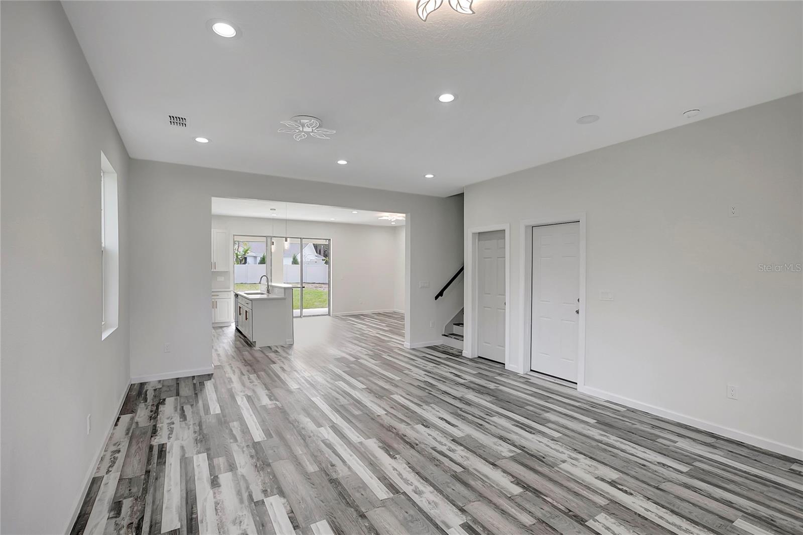 11926 RIVERHILLS DR, TAMPA, FL, 33617