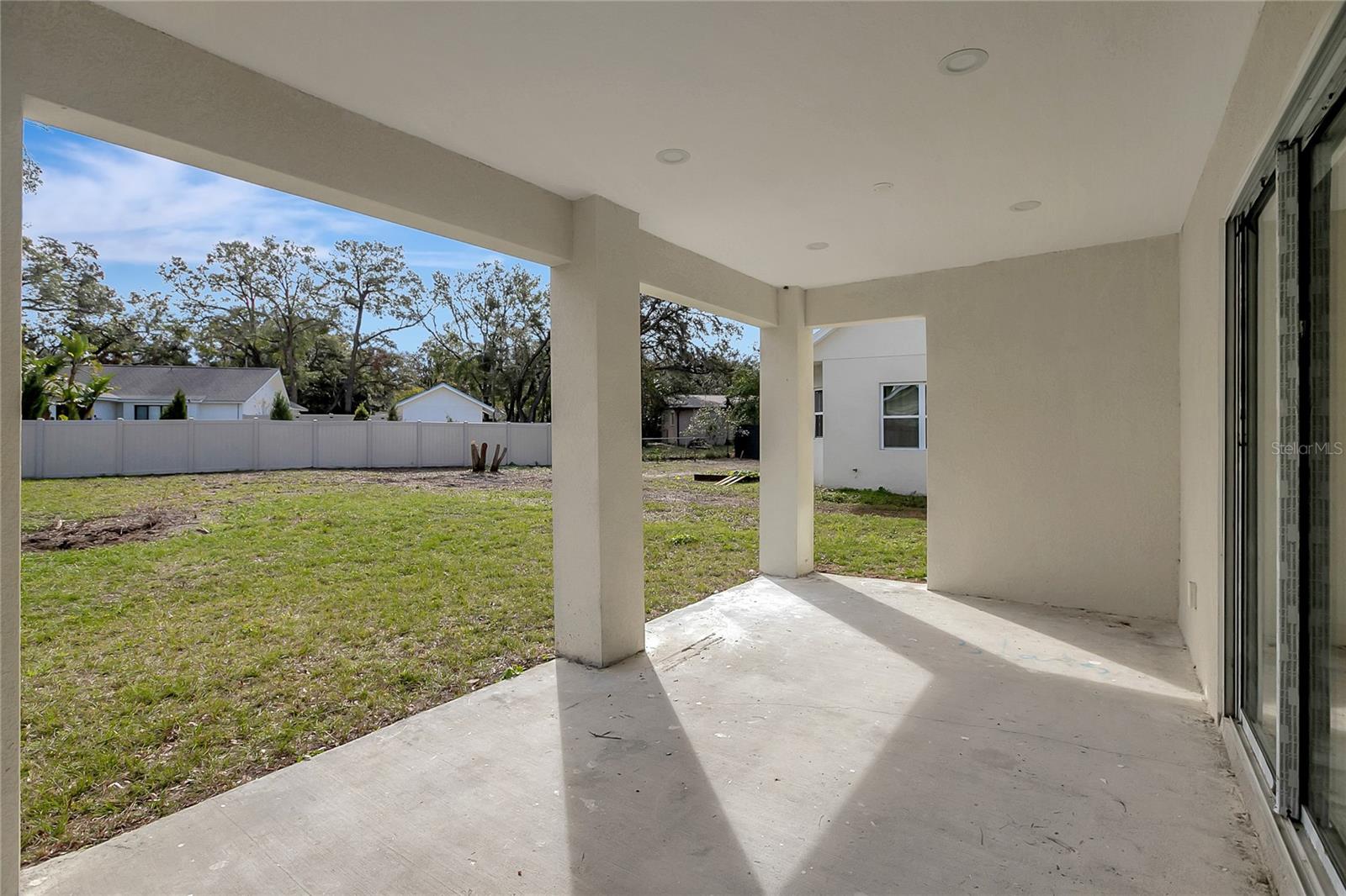 11926 RIVERHILLS DR, TAMPA, FL, 33617