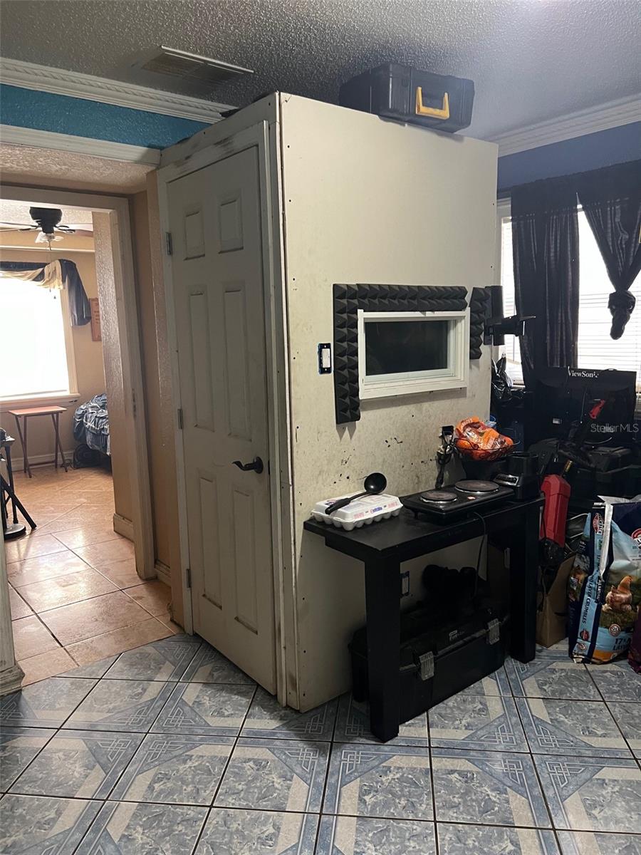 1008 WESTSIDE DR, TAMPA, FL, 33619