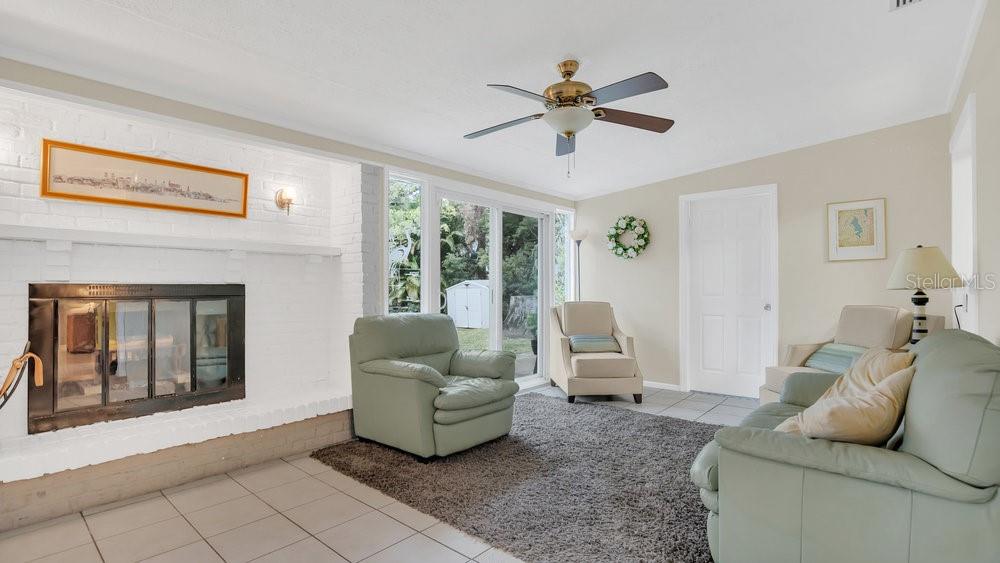 1296 W WELLINGTON DR, DELTONA, FL, 32725