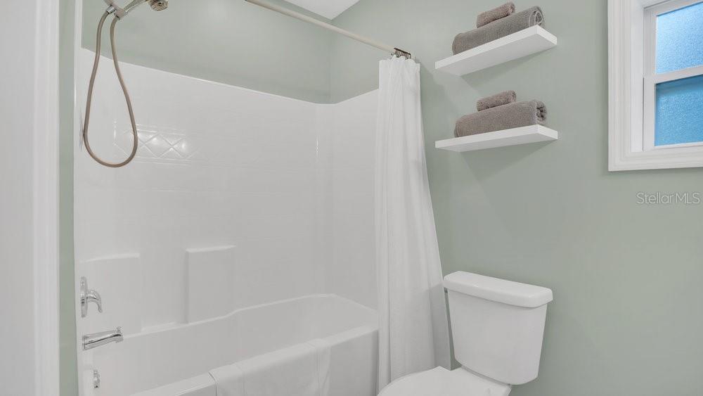 1296 W WELLINGTON DR, DELTONA, FL, 32725