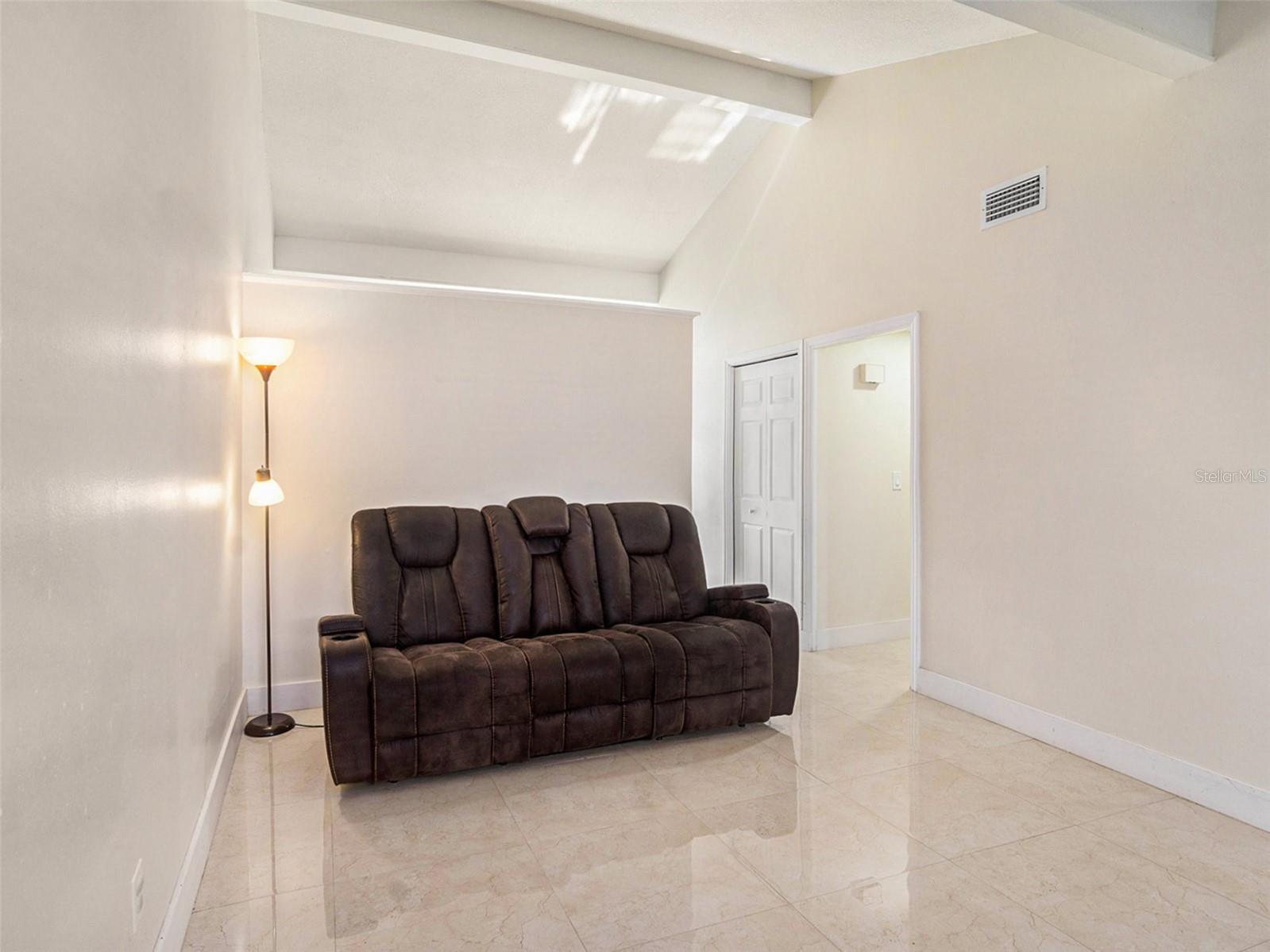 8518 BRIAR GROVE CIR, TAMPA, FL, 33615