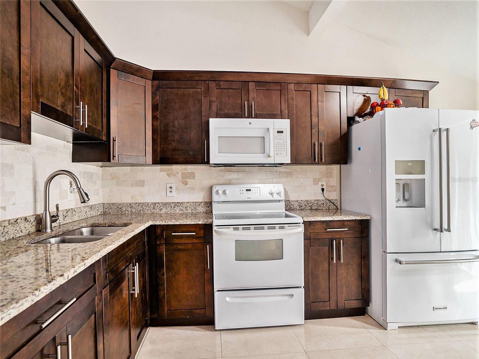 8518 BRIAR GROVE CIR, TAMPA, FL, 33615