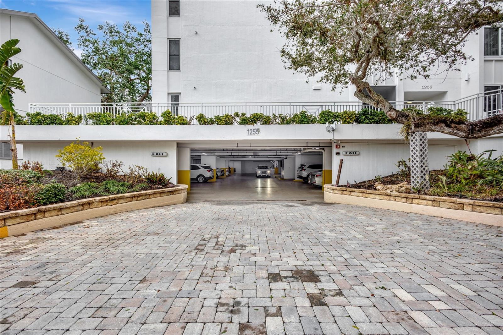 1255 E PEPPERTREE DR #402, SARASOTA, FL, 34242