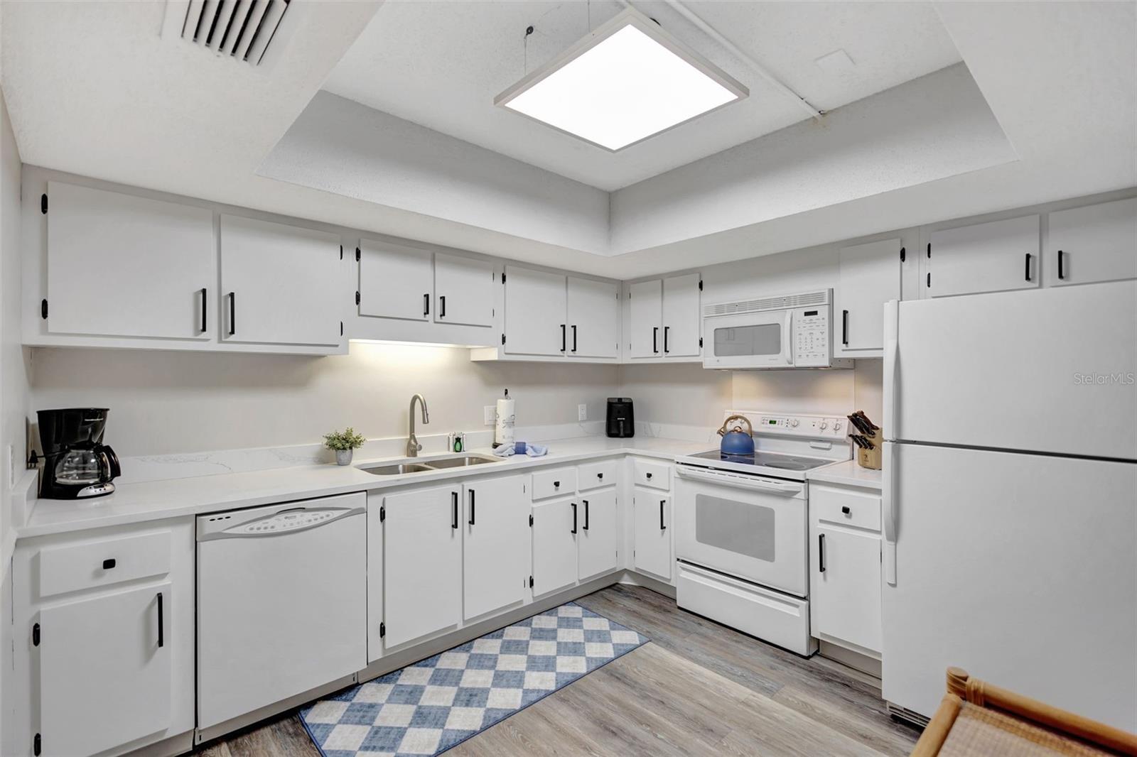 1255 E PEPPERTREE DR #402, SARASOTA, FL, 34242