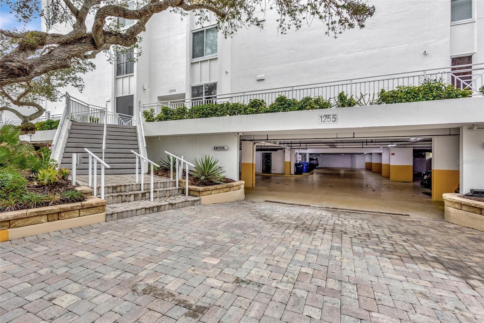 1255 E PEPPERTREE DR #402, SARASOTA, FL, 34242