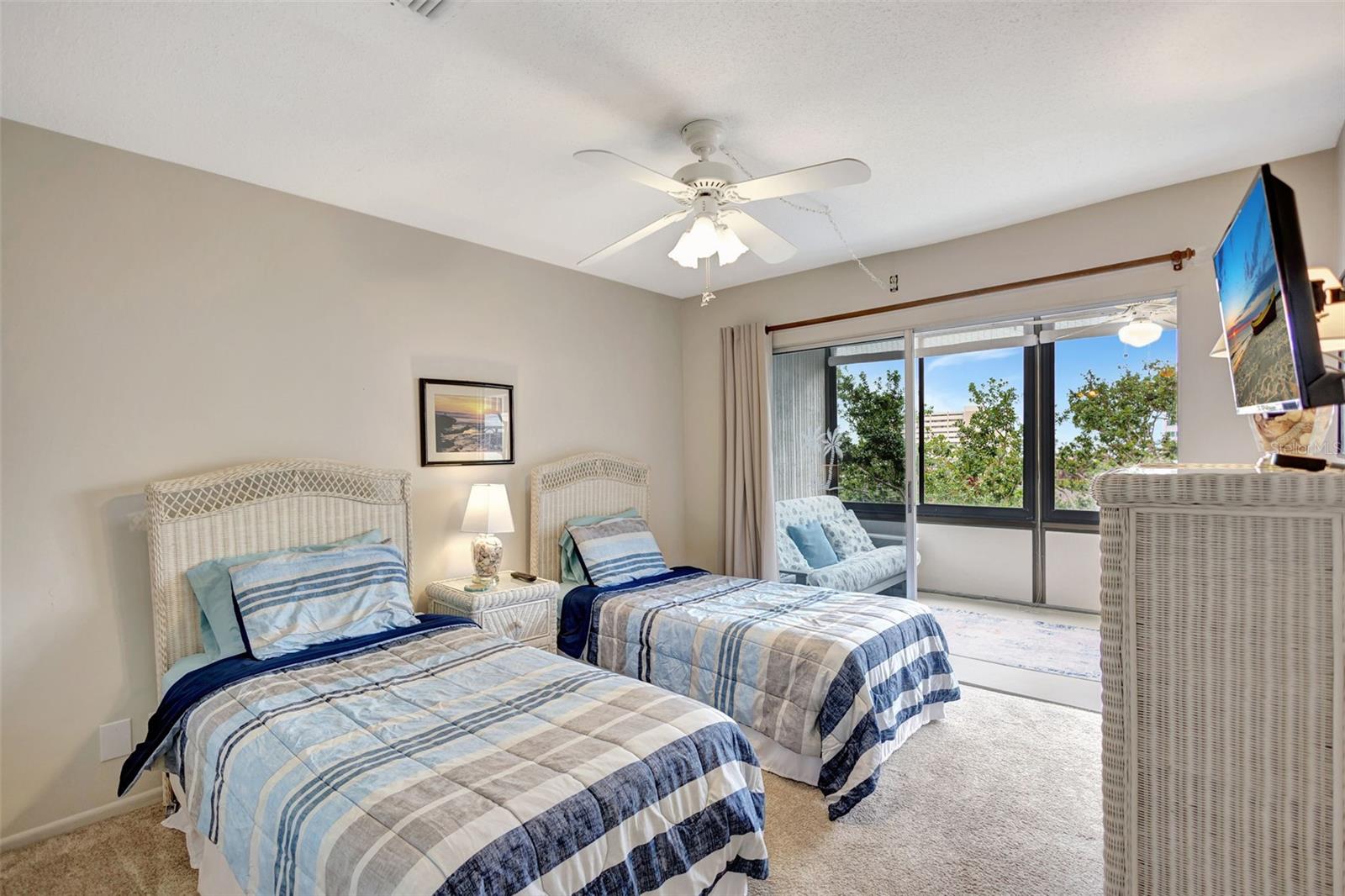 1255 E PEPPERTREE DR #402, SARASOTA, FL, 34242
