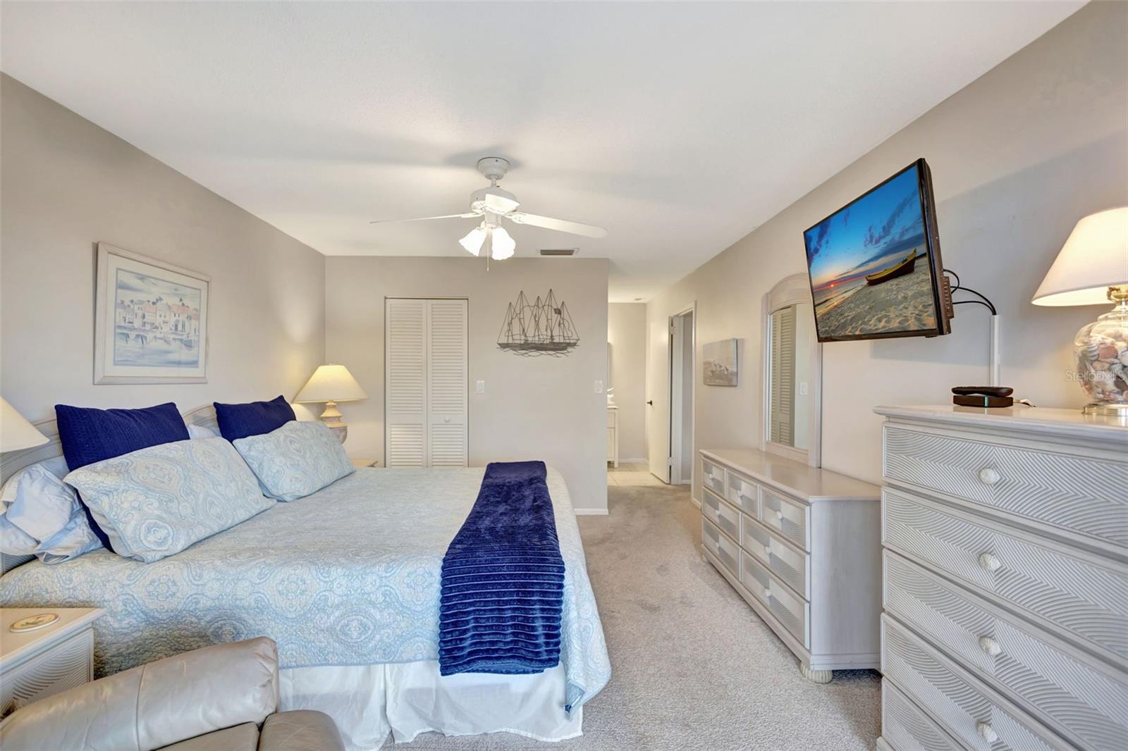 1255 E PEPPERTREE DR #402, SARASOTA, FL, 34242
