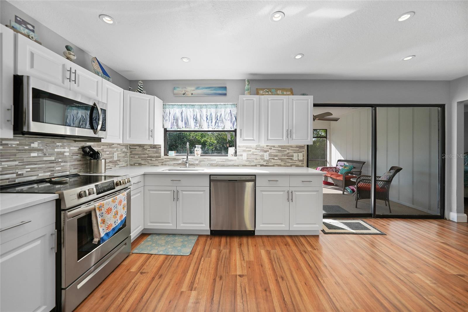813 THORNTON AVE NW, PORT CHARLOTTE, FL, 33948