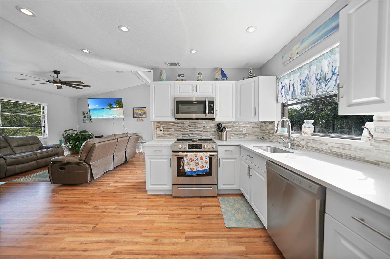 813 THORNTON AVE NW, PORT CHARLOTTE, FL, 33948
