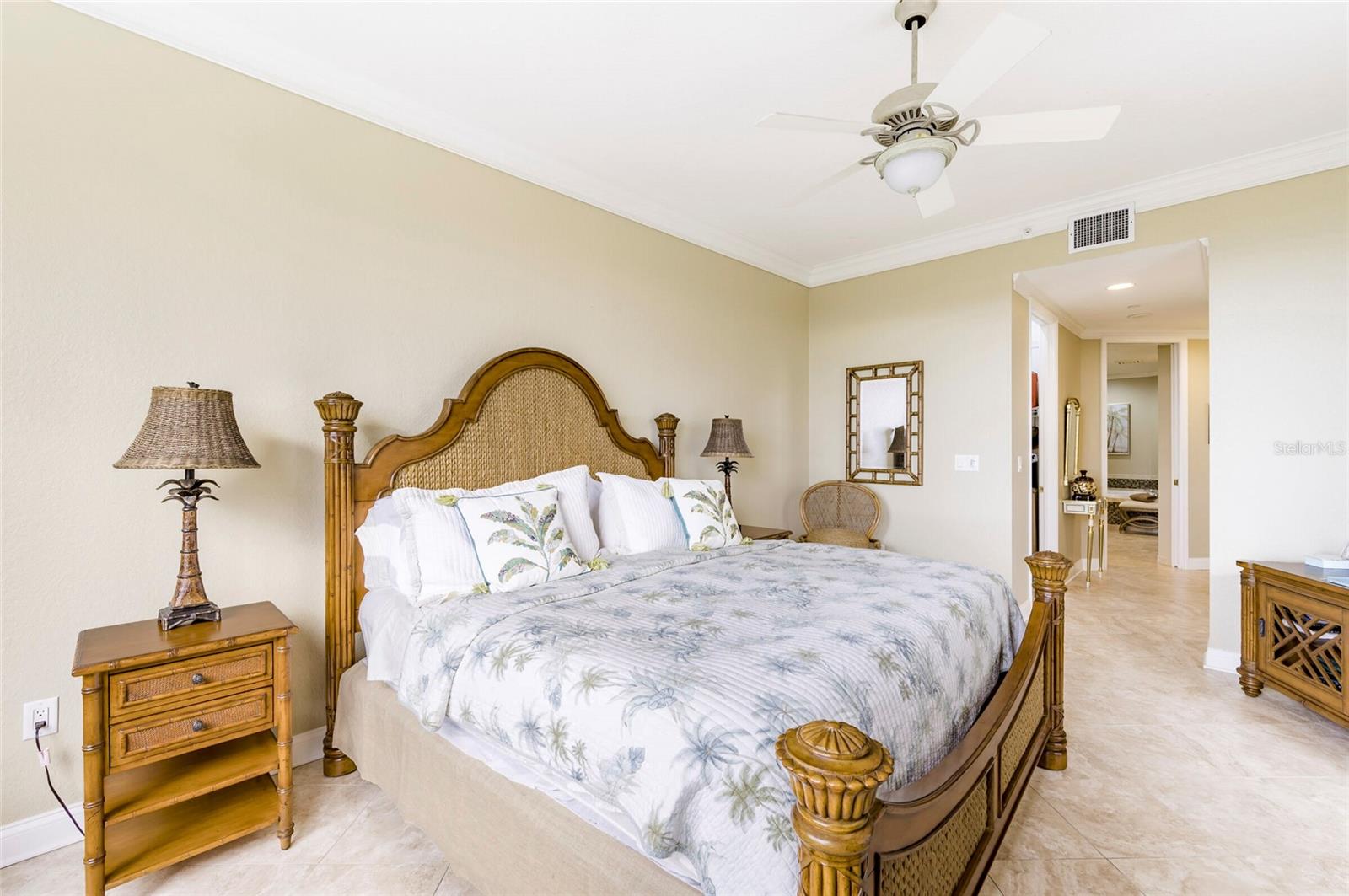 1200 GULF BLVD #102, CLEARWATER BEACH, FL, 33767