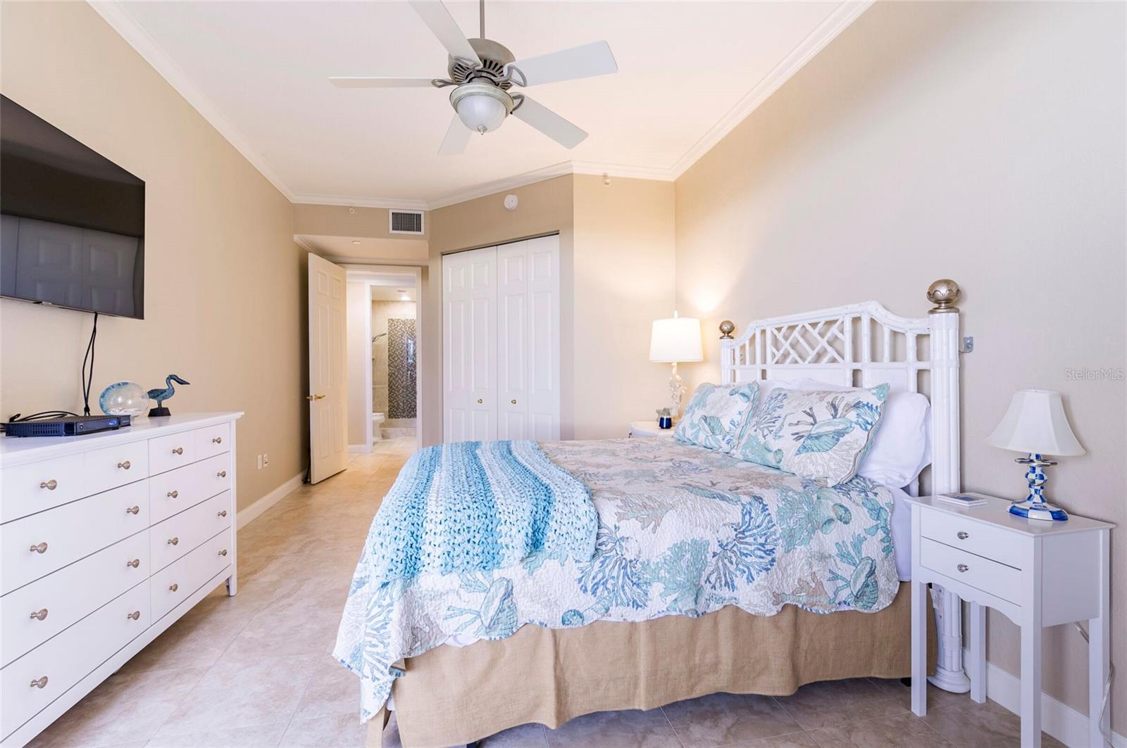 1200 GULF BLVD #102, CLEARWATER BEACH, FL, 33767