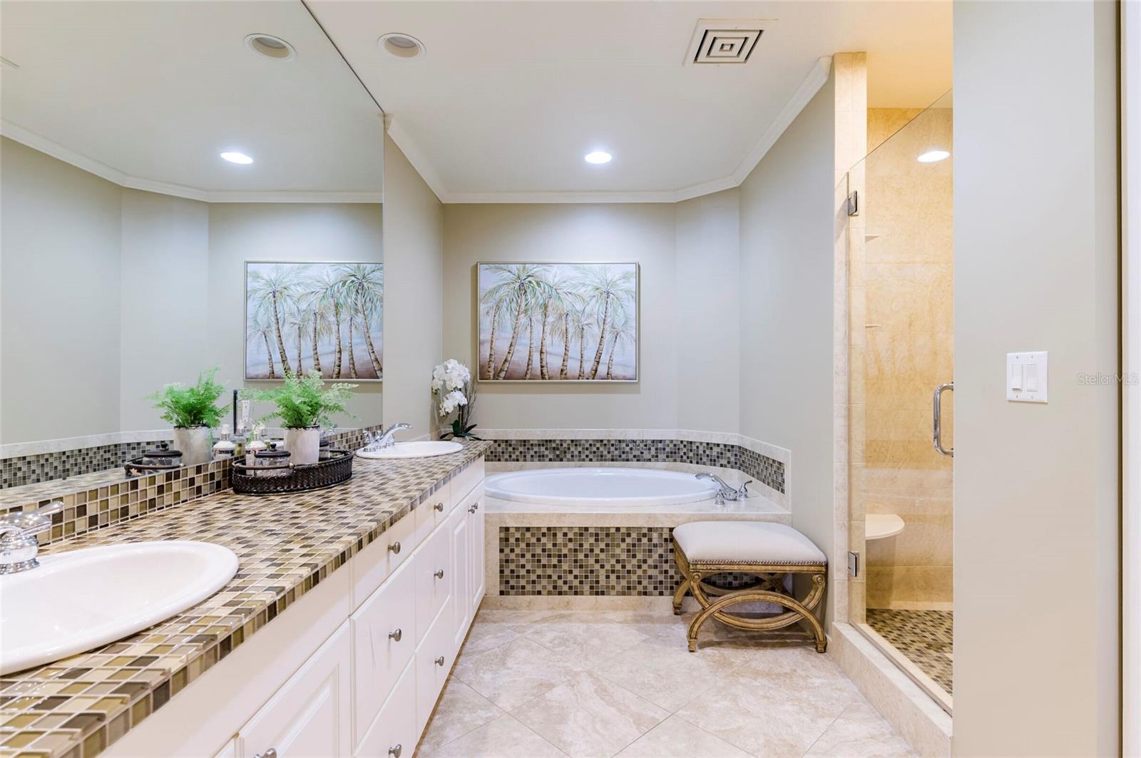 1200 GULF BLVD #102, CLEARWATER BEACH, FL, 33767
