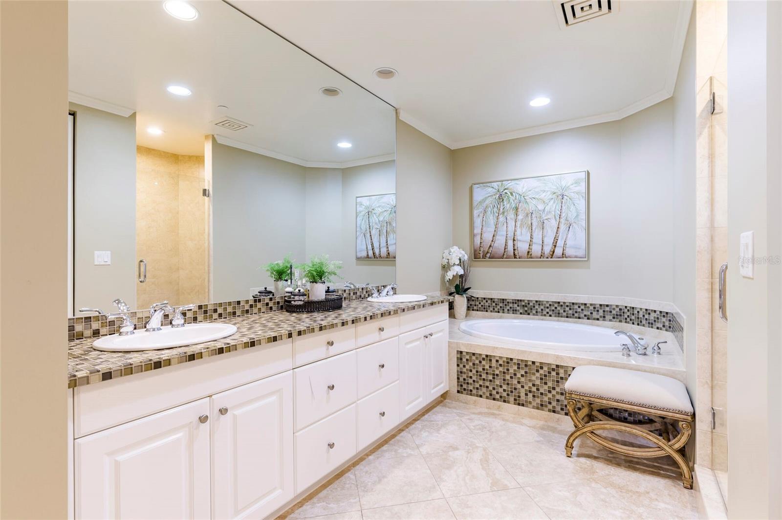 1200 GULF BLVD #102, CLEARWATER BEACH, FL, 33767