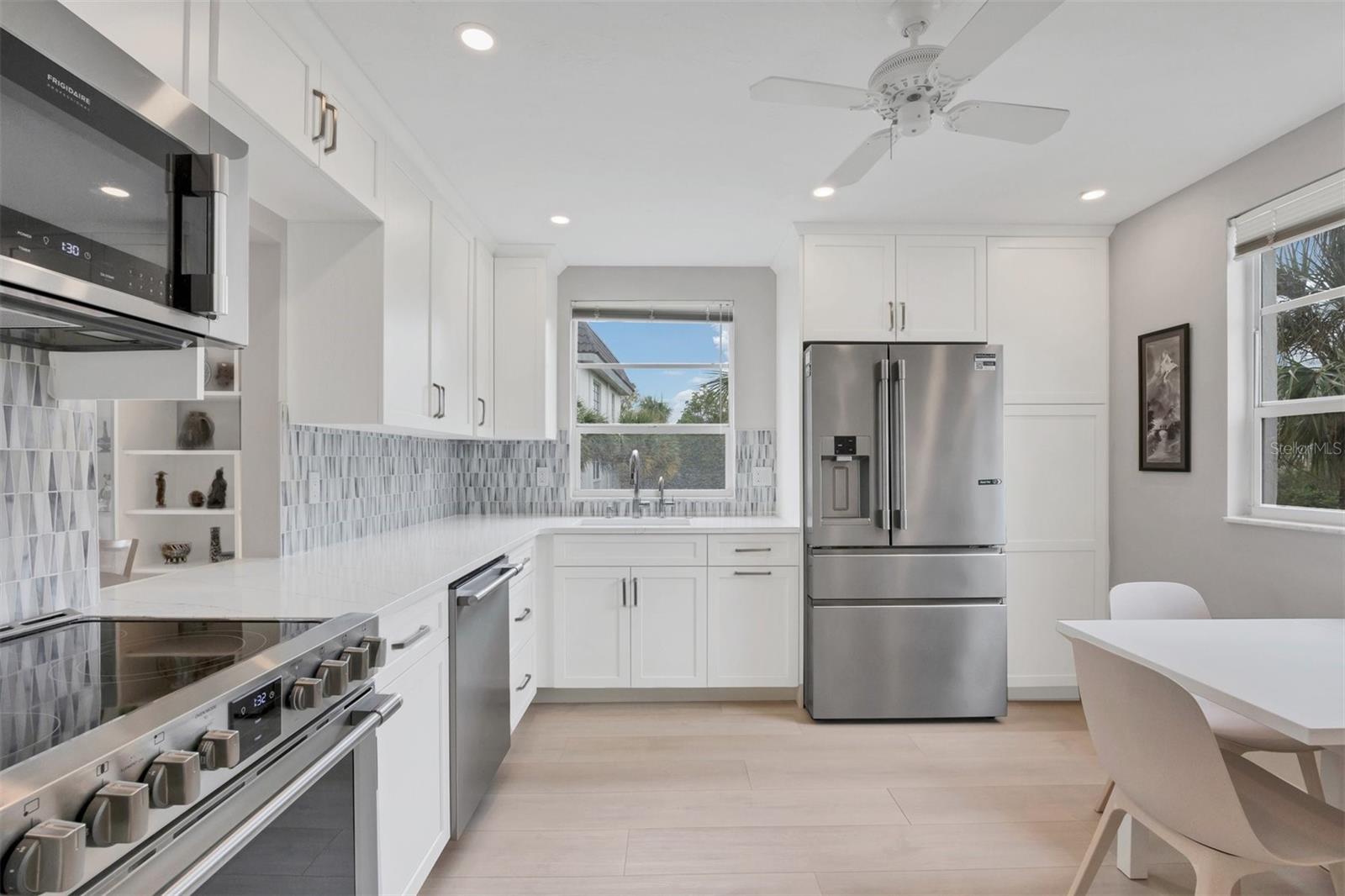 4350 CHATHAM DR #208, LONGBOAT KEY, FL, 34228