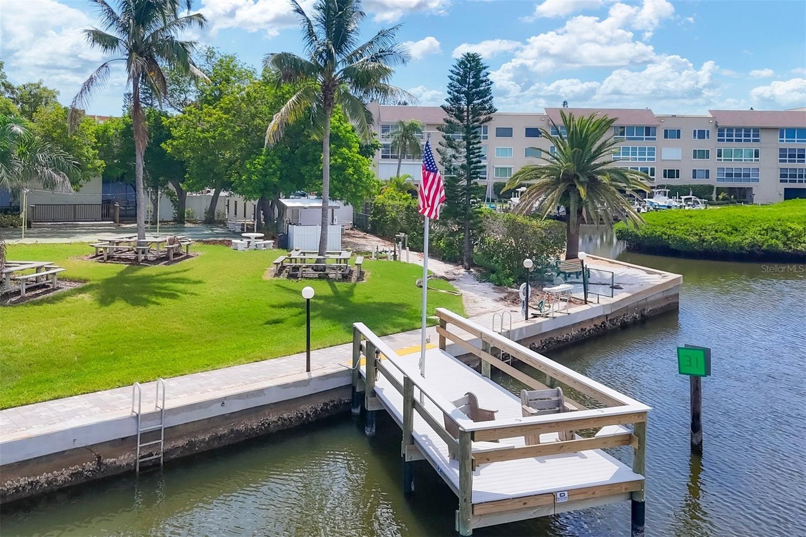 4350 CHATHAM DR #208, LONGBOAT KEY, FL, 34228