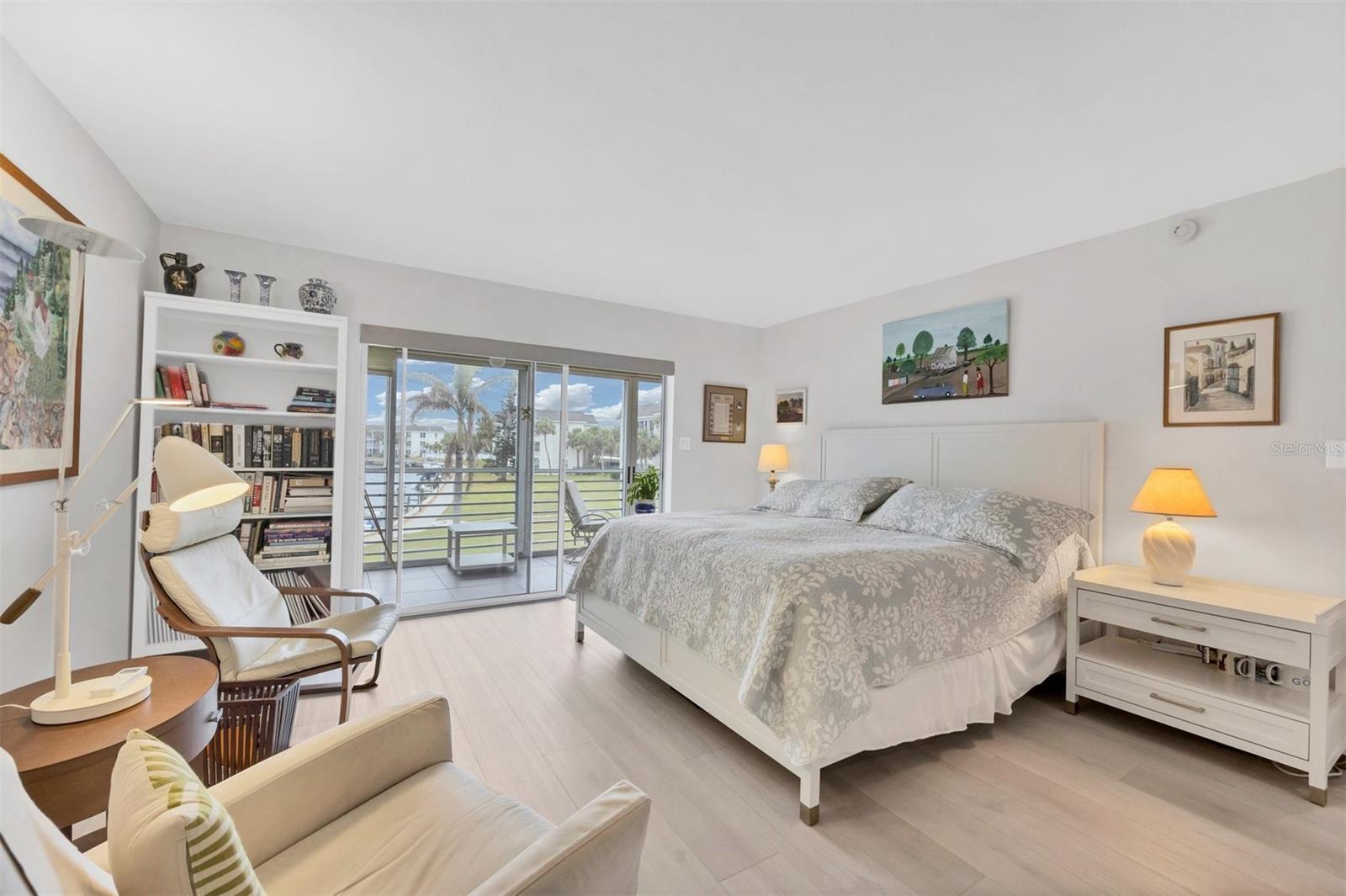 4350 CHATHAM DR #208, LONGBOAT KEY, FL, 34228